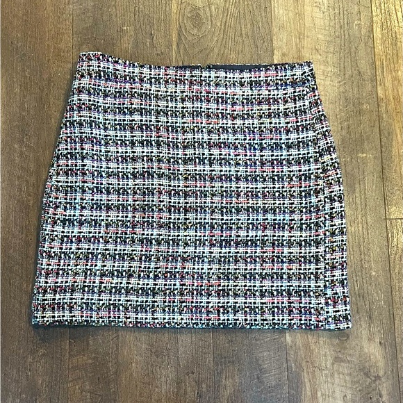 J. Crew Dresses & Skirts - J. Crew Tweed Mini Skirt Size 4